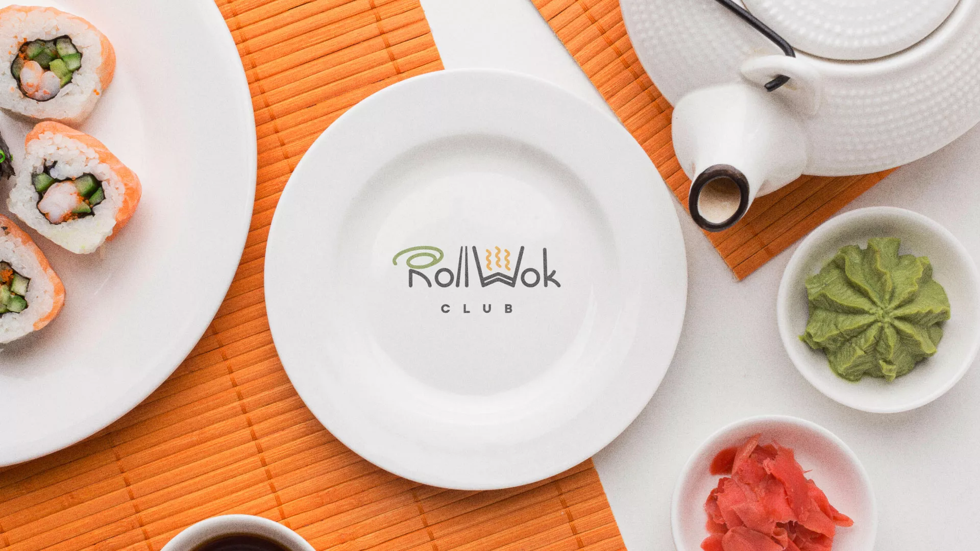Разработка логотипа и фирменного стиля суши-бара «Roll Wok Club» в Поворино